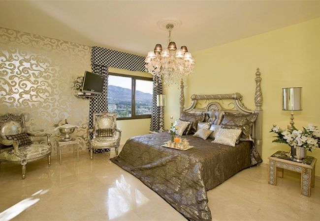 Villa en Marbella - UNIQUE LUXURIOUS AND PALACIAL VILLA