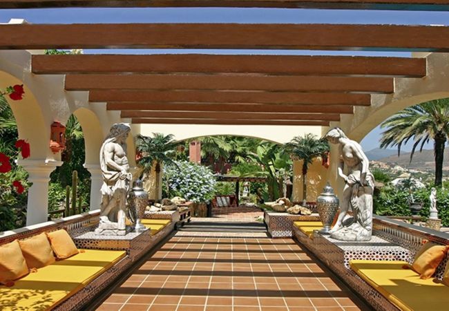 Villa en Marbella - UNIQUE LUXURIOUS AND PALACIAL VILLA