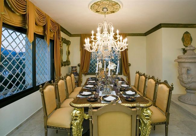 Villa en Marbella - UNIQUE LUXURIOUS AND PALACIAL VILLA
