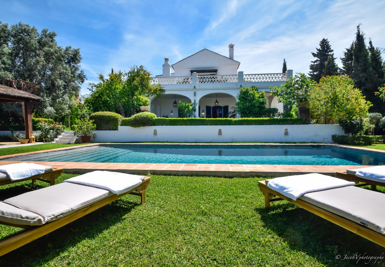 Villa en Marbella - A Real Oasis in  Colonial style