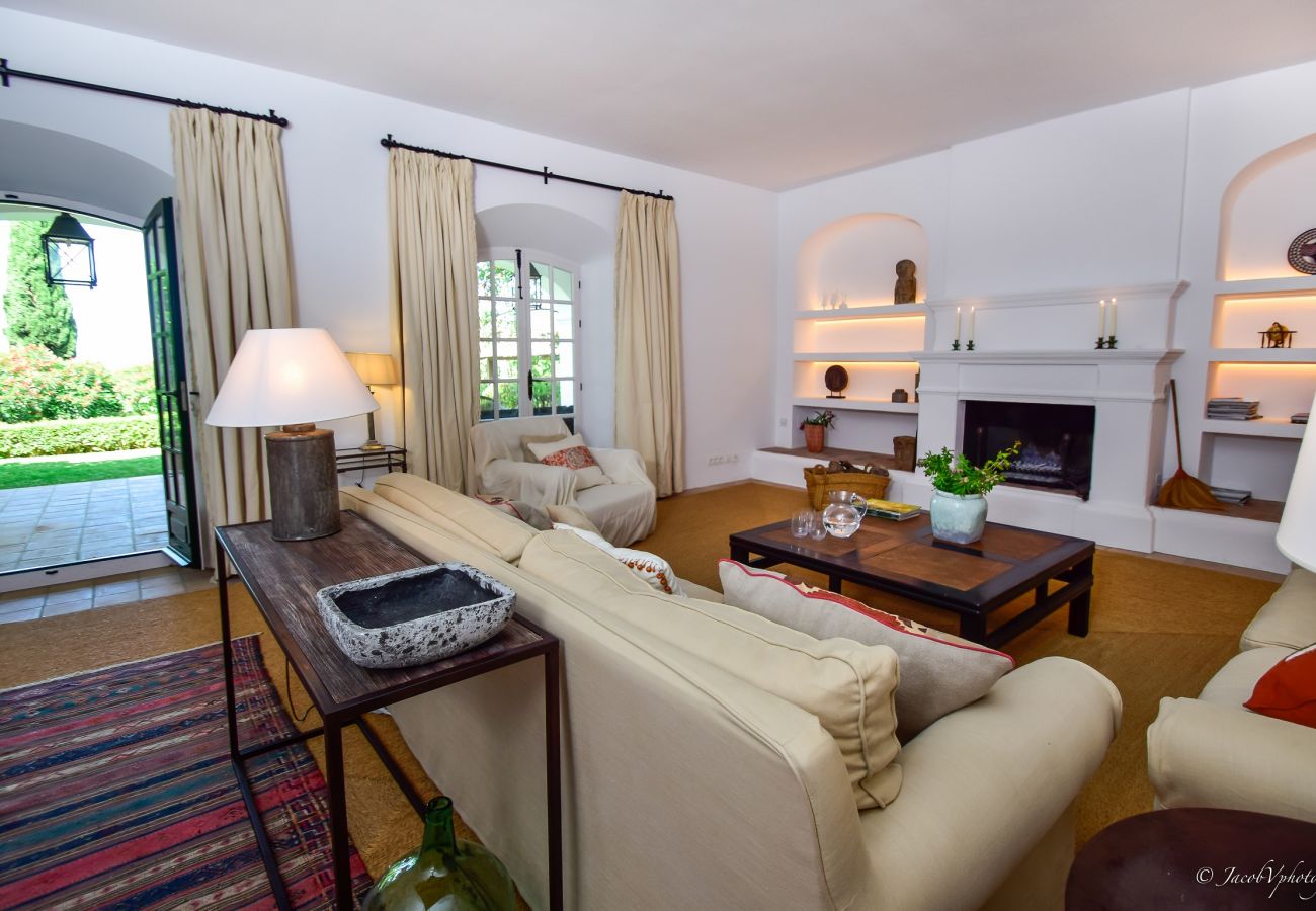 Villa en Marbella - A Real Oasis in  Colonial style