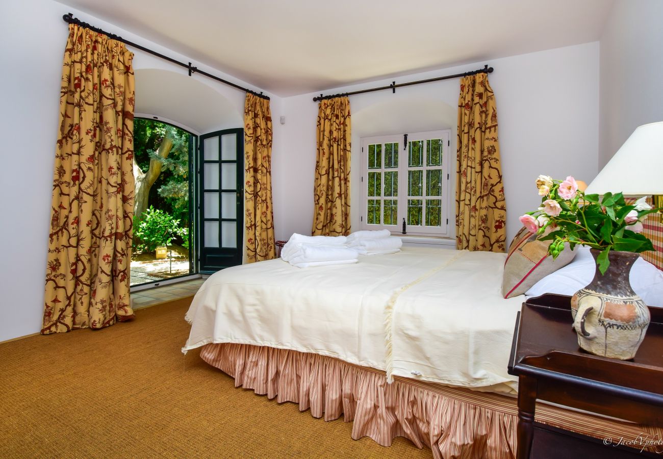 Villa en Marbella - A Real Oasis in  Colonial style