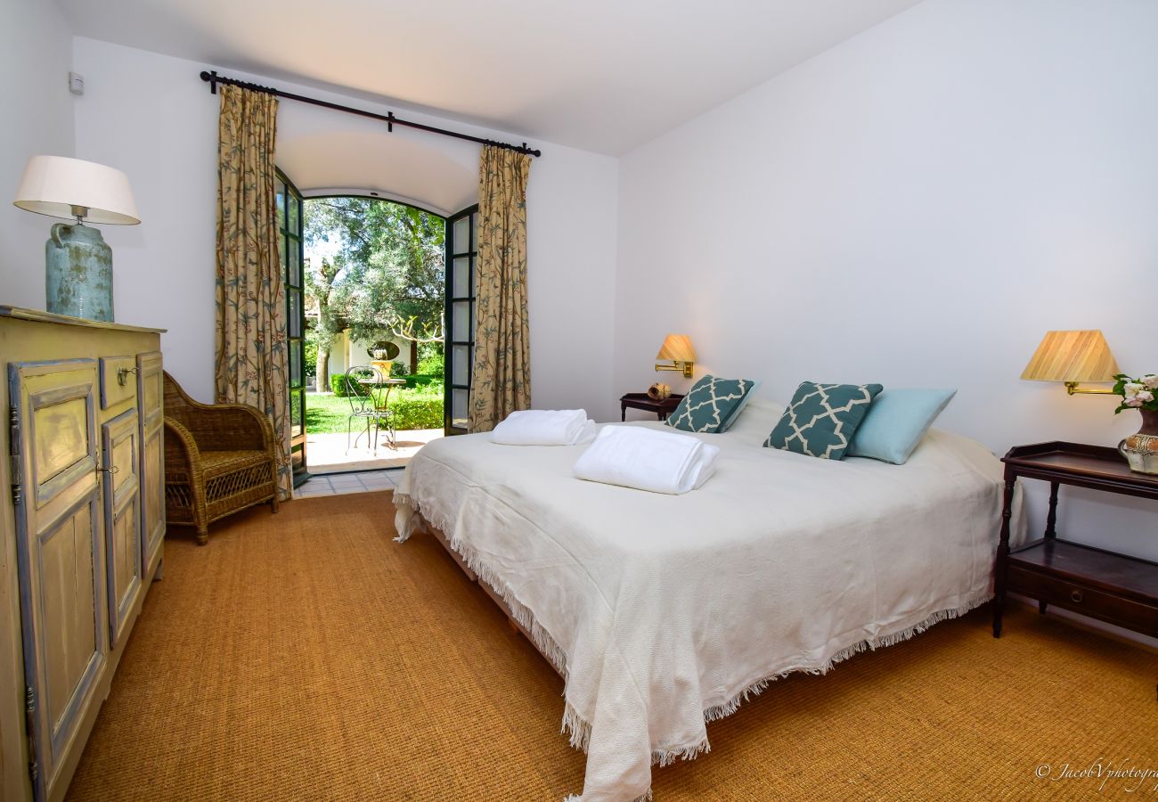 Villa en Marbella - A Real Oasis in  Colonial style