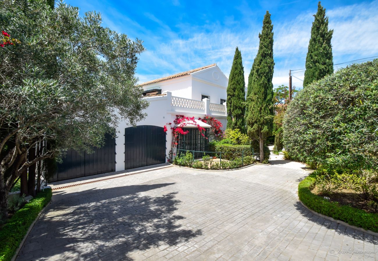 Villa en Marbella - A Real Oasis in  Colonial style
