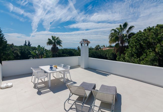 Villa en Marbella - Spacious Family Villa with Pool & Sunny Garden