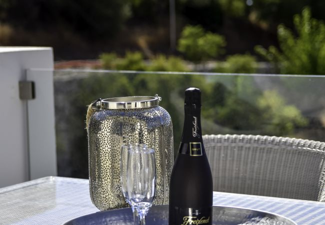 Villa en Marbella - Tranquil Villa with Sea Views & Heated Pool!