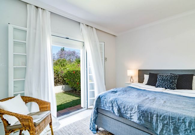 Apartamento en Nueva andalucia - AP165 - Aloha Pueblo, Marbella by roomservices