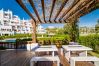 Piscina para 2 dormitorios, apartamento con piscina y terraza en Estepona.