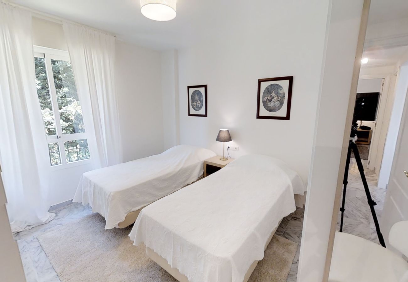 Apartamento en San Pedro de Alcántara - Modern Gated Apartment near Beach & Puerto Banus