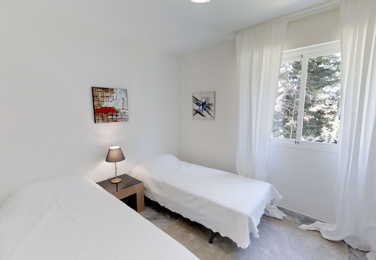 Apartamento en San Pedro de Alcántara - Modern Gated Apartment near Beach & Puerto Banus