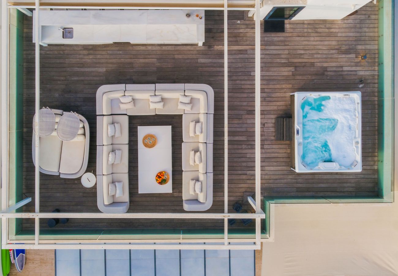 Villa en Marbella - Beachfront Villa with Heated Pool & Spa
