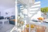 Apartamento en Estepona - Beachside Penthouse with Rooftop Terrace & Pool