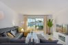 Apartamento en Estepona - Beachside Penthouse with Rooftop Terrace & Pool