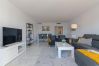 Apartamento en Estepona - Beachside Penthouse with Rooftop Terrace & Pool