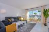 Apartamento en Estepona - Beachside Penthouse with Rooftop Terrace & Pool