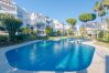 Apartamento en Estepona - Beachside Penthouse with Rooftop Terrace & Pool
