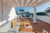 Apartamento en Estepona - Beachside Penthouse with Rooftop Terrace & Pool