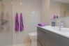 Apartamento en Estepona - Beachside Penthouse with Rooftop Terrace & Pool