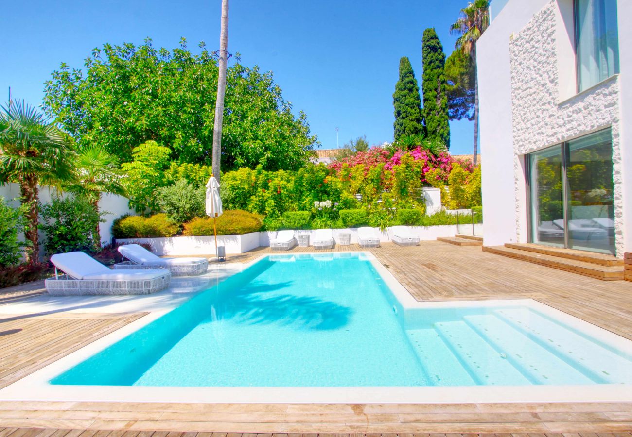 Villa en Marbella - Contemporary & Very Spacious Villa Puerto Banus