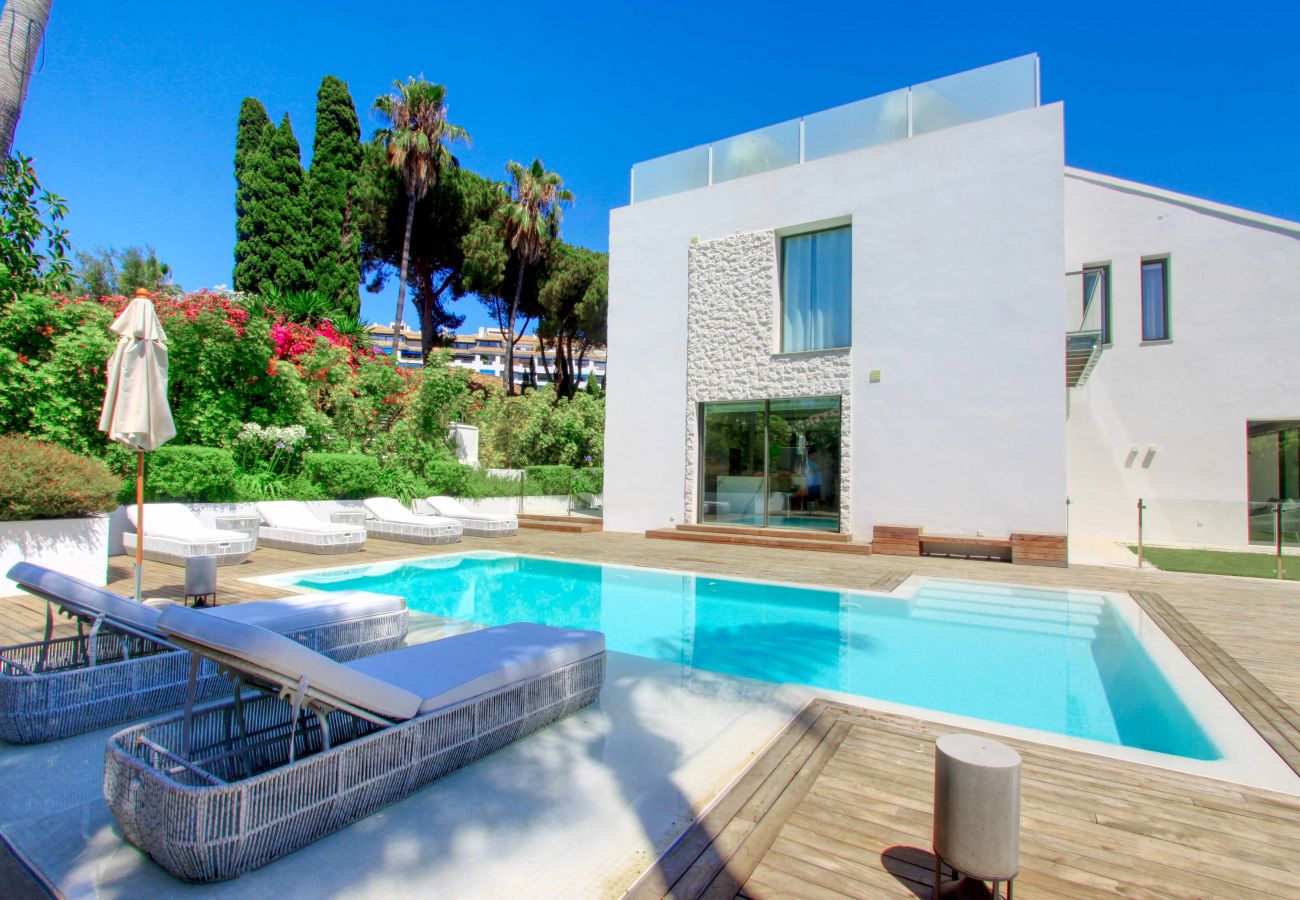 Villa en Marbella - Contemporary & Very Spacious Villa Puerto Banus