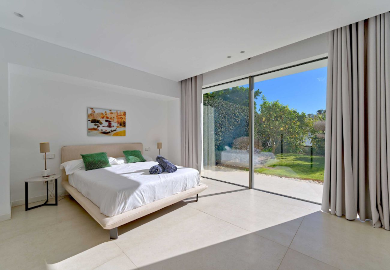 Villa en Marbella - Contemporary & Very Spacious Villa Puerto Banus