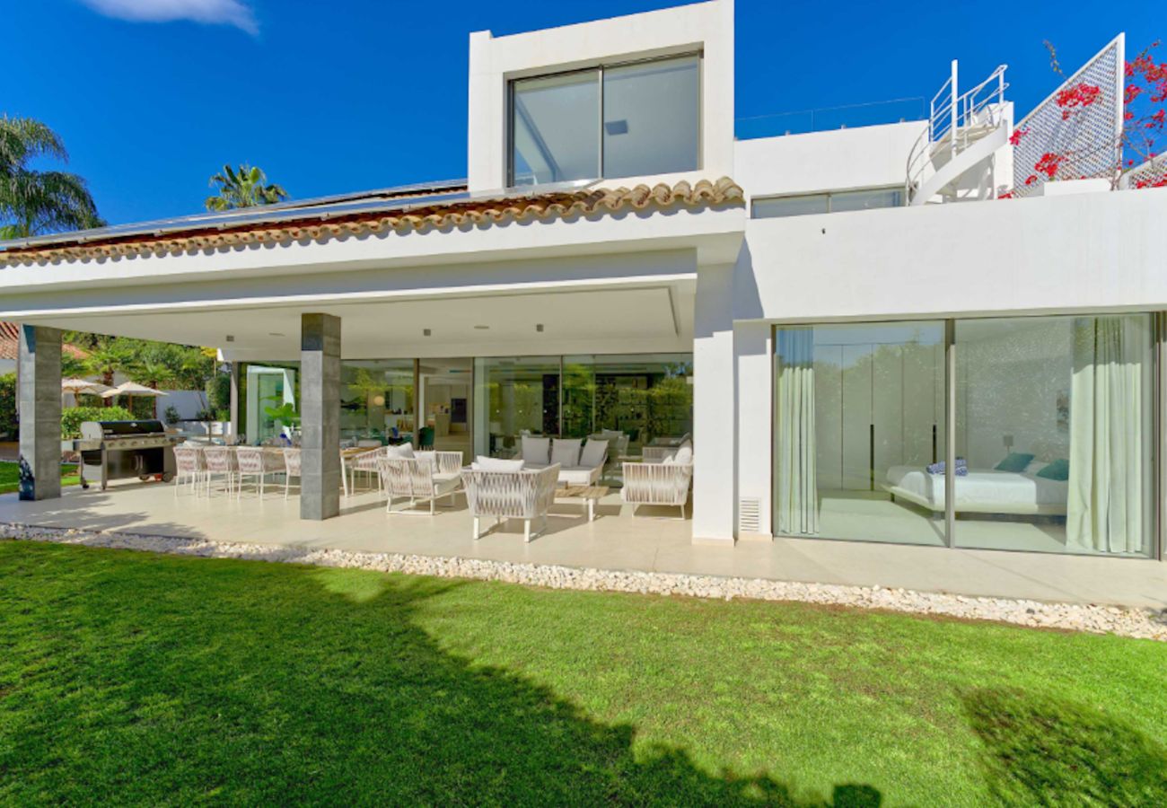 Villa en Marbella - Contemporary & Very Spacious Villa Puerto Banus