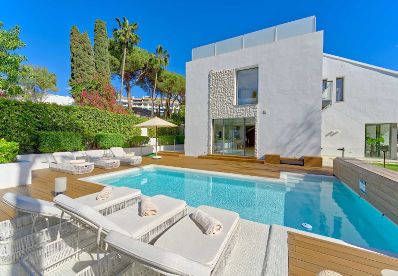 Villa en Marbella - Contemporary & Very Spacious Villa Puerto Banus