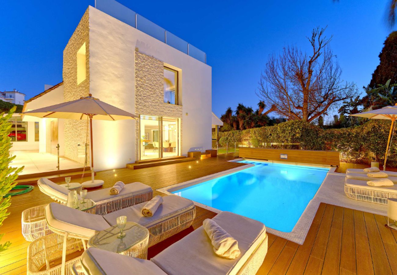 Villa en Marbella - Contemporary & Very Spacious Villa Puerto Banus