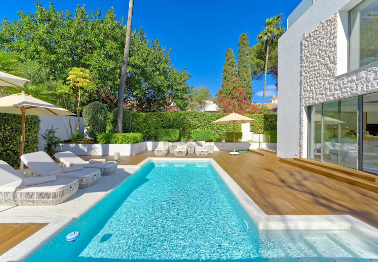 Villa en Marbella - Contemporary & Very Spacious Villa Puerto Banus