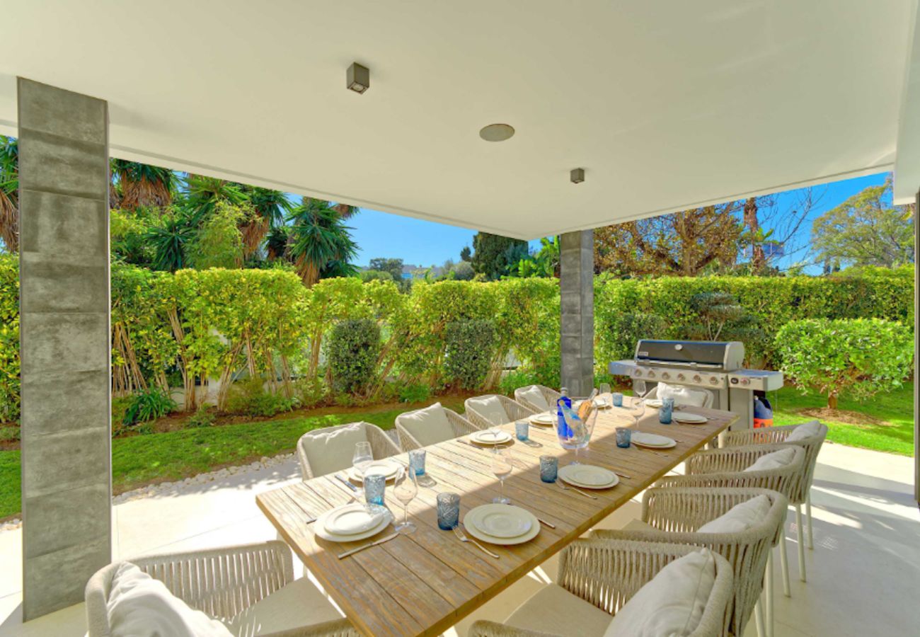 Villa en Marbella - Contemporary & Very Spacious Villa Puerto Banus