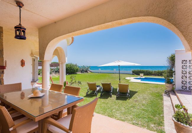 Villa en Marbella - 1100 - BEACH FRONT VILLA