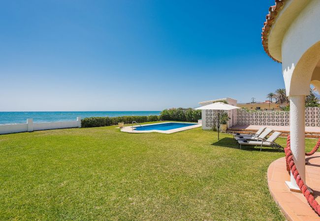 Villa en Marbella - 1100 - BEACH FRONT VILLA