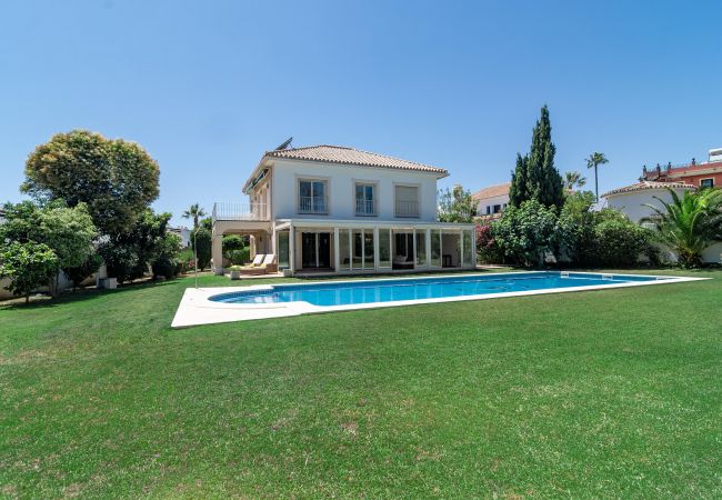 Villa en San Pedro de Alcántara - CLN- Spacious 6 bedroom villa 100 m to beach