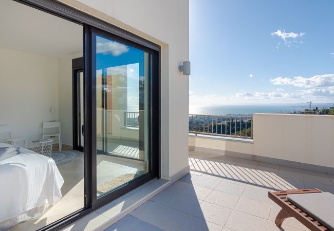 Apartamento en Marbella - Luxurious Penthouse with Spa Amenities