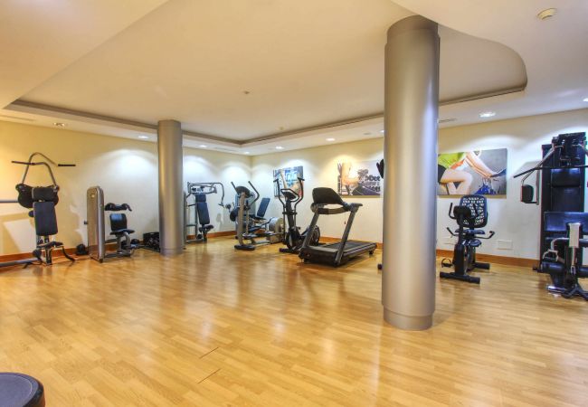 Apartamento en Marbella - Luxurious Penthouse with Spa Amenities