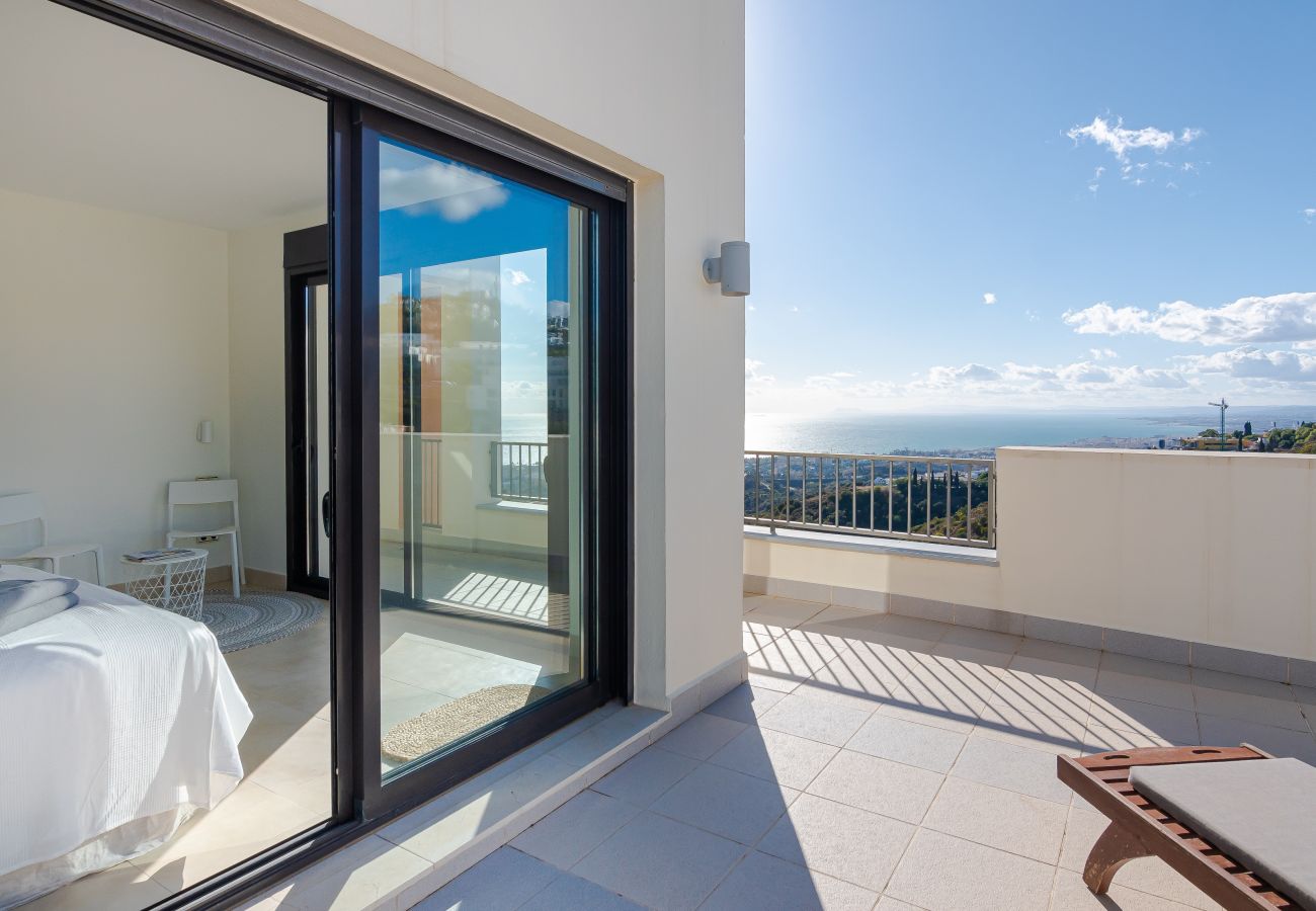 Apartamento en Marbella - Luxurious Penthouse with Spa Amenities