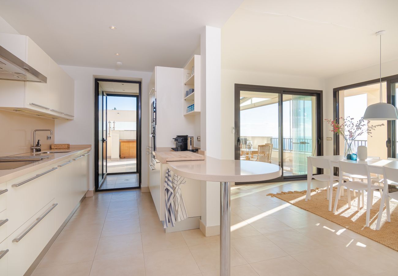 Apartamento en Marbella - Luxurious Penthouse with Spa Amenities