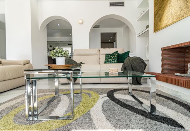 Apartamento en Nueva andalucia - AB4 - vacation home, Marbella by Roomservices