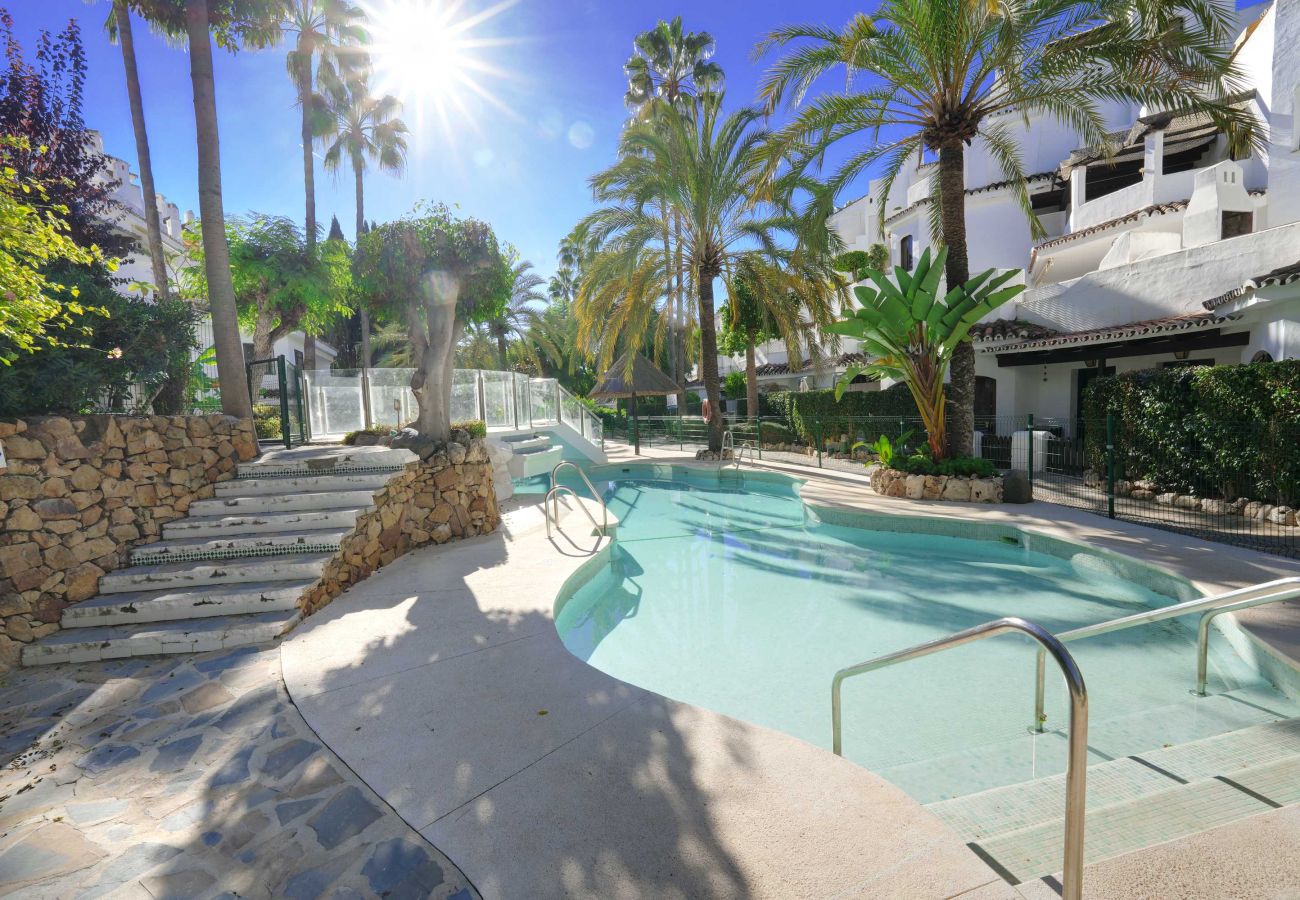 Apartamento en Marbella - 1081 Luxurious Beachfront Penthouse with Jacuzzi