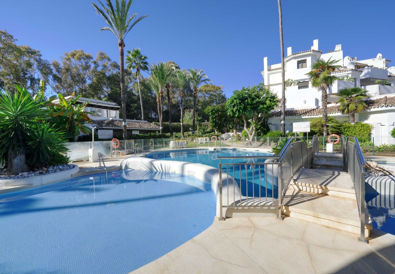 Apartamento en Marbella - 1081 Luxurious Beachfront Penthouse with Jacuzzi