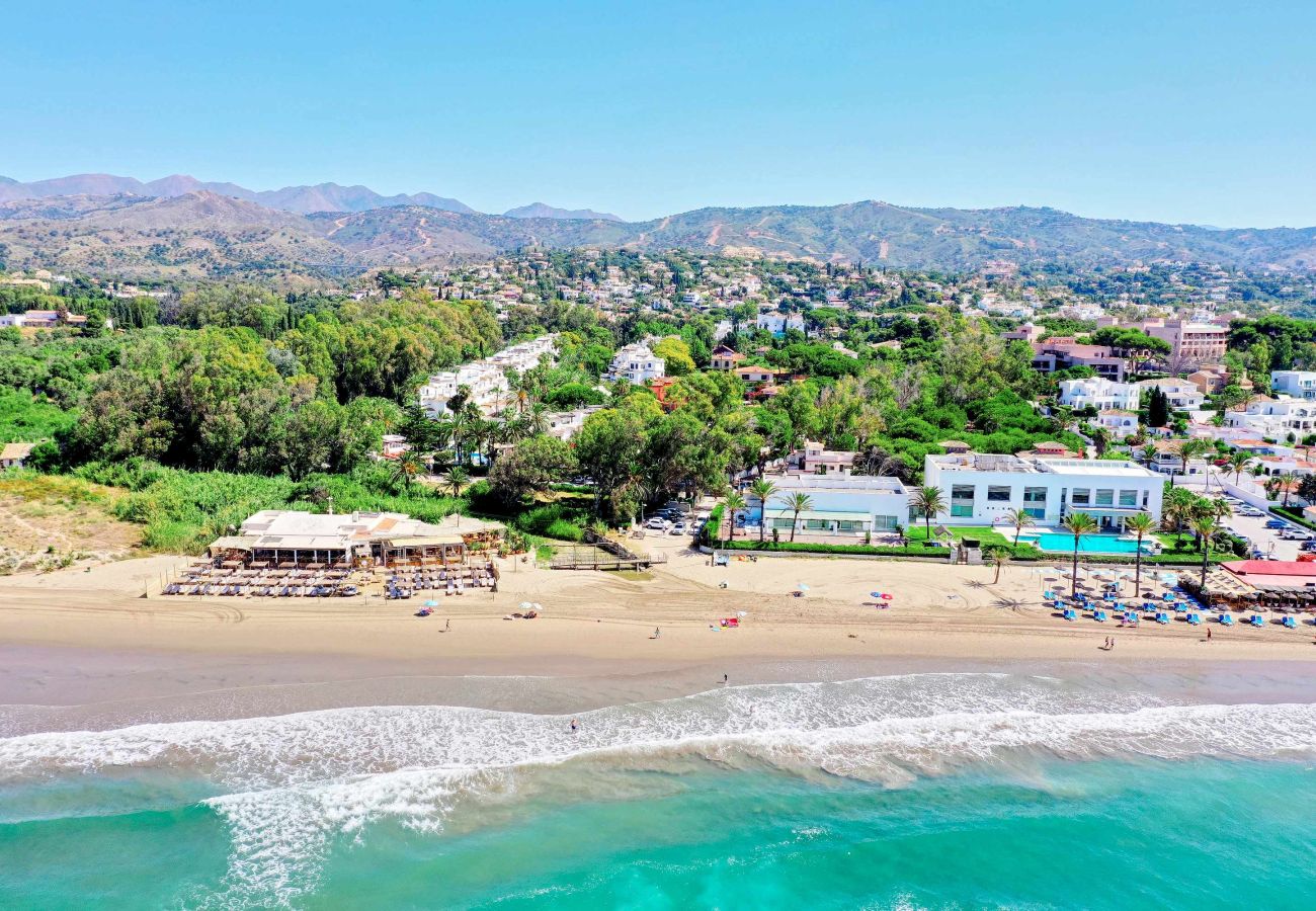 Apartamento en Marbella - 1081 Luxurious Beachfront Penthouse with Jacuzzi