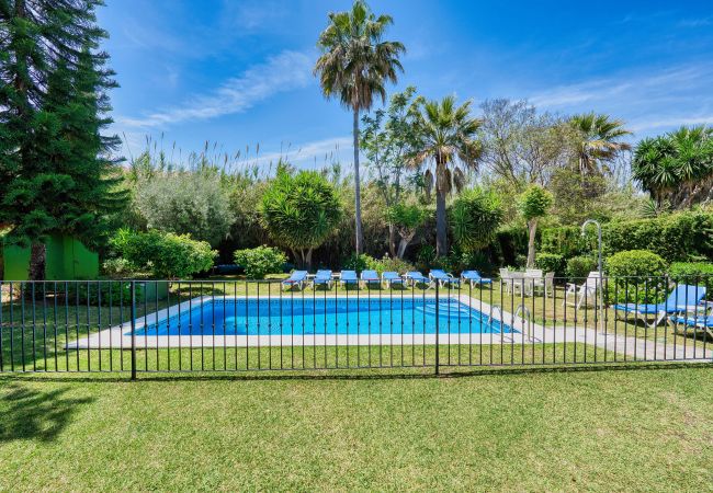 Villa en Estepona - 1106 Luxurious Family Villa with Heated Pool