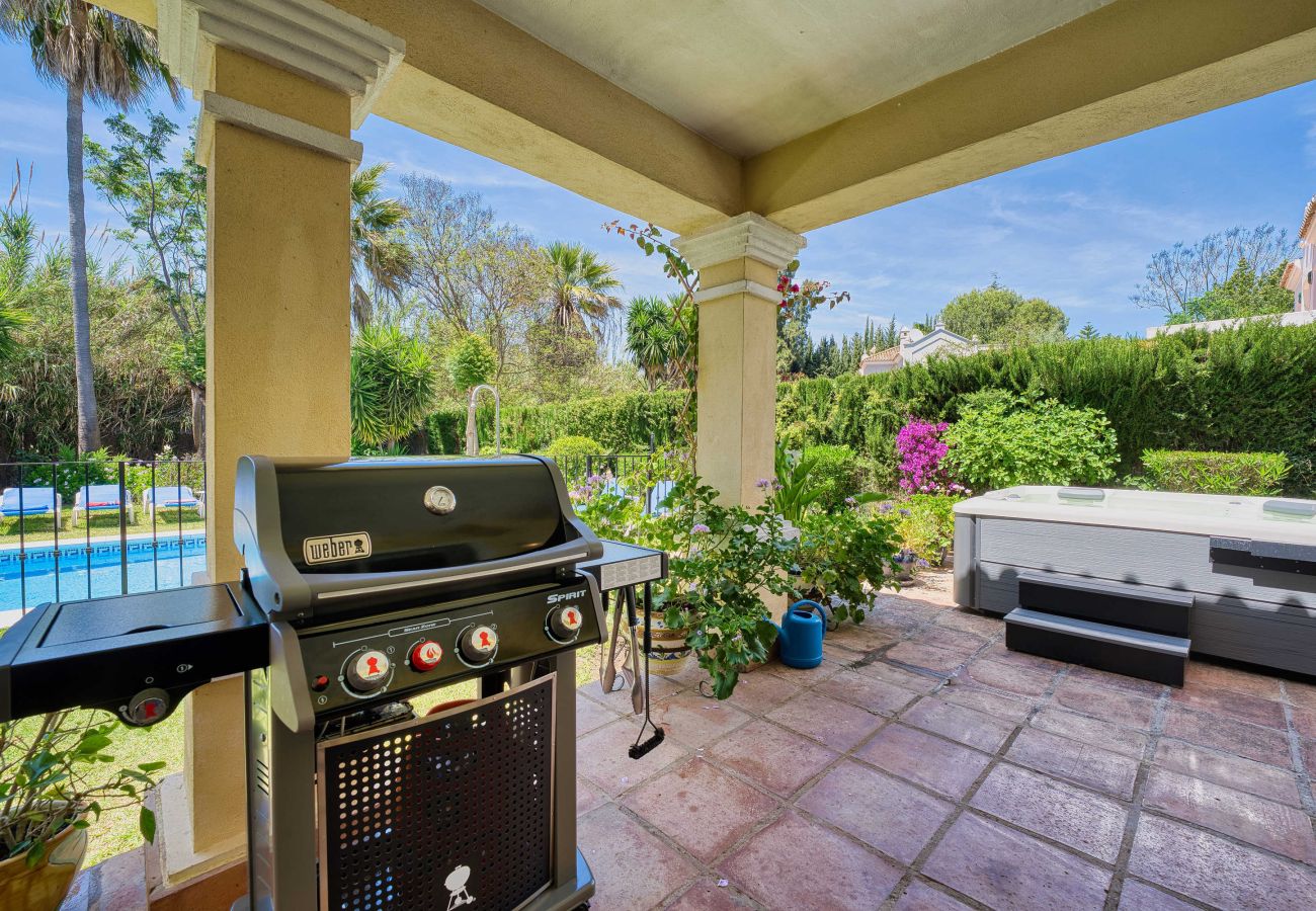 Villa en Estepona - 1106 Luxurious Family Villa with Heated Pool