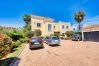 Villa en Estepona - 1106 Luxurious Family Villa with Heated Pool