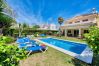 Villa en Estepona - 1106 Luxurious Family Villa with Heated Pool