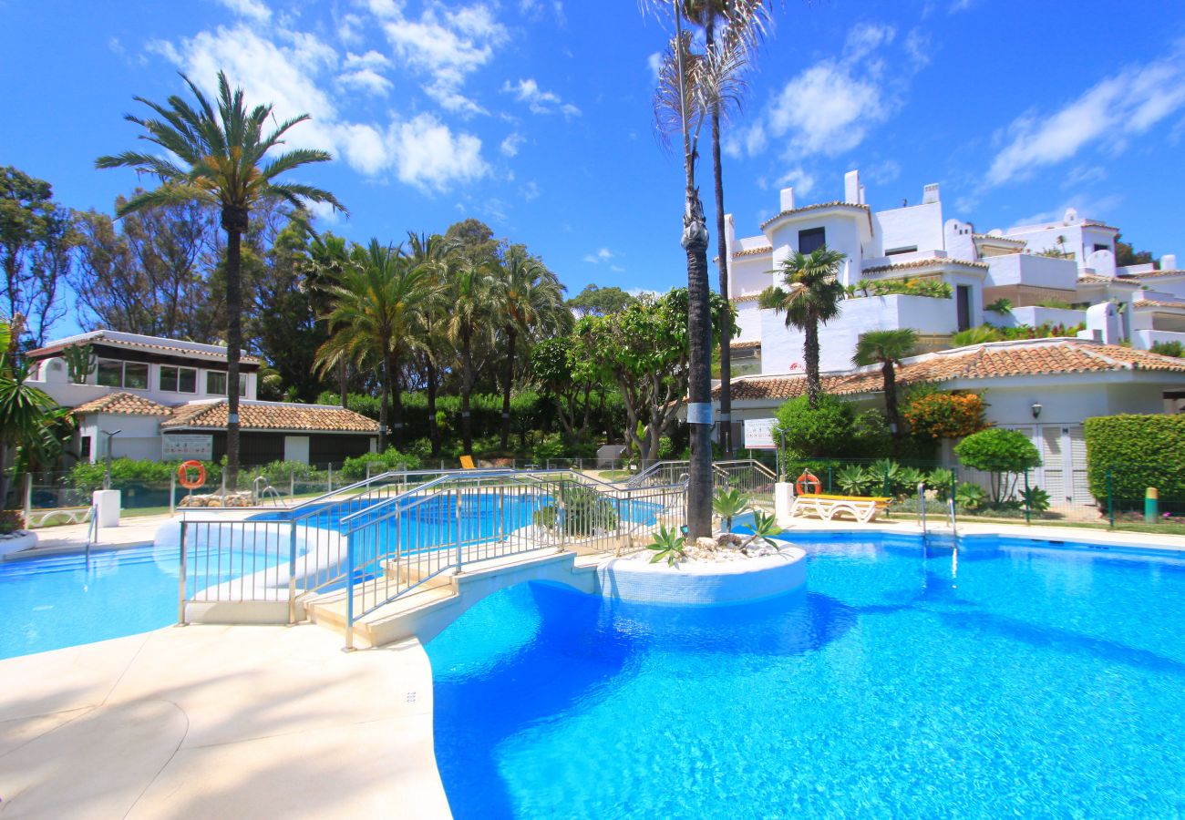 Apartamento en Marbella - 1093 Beachfront Luxury at Golden Beach