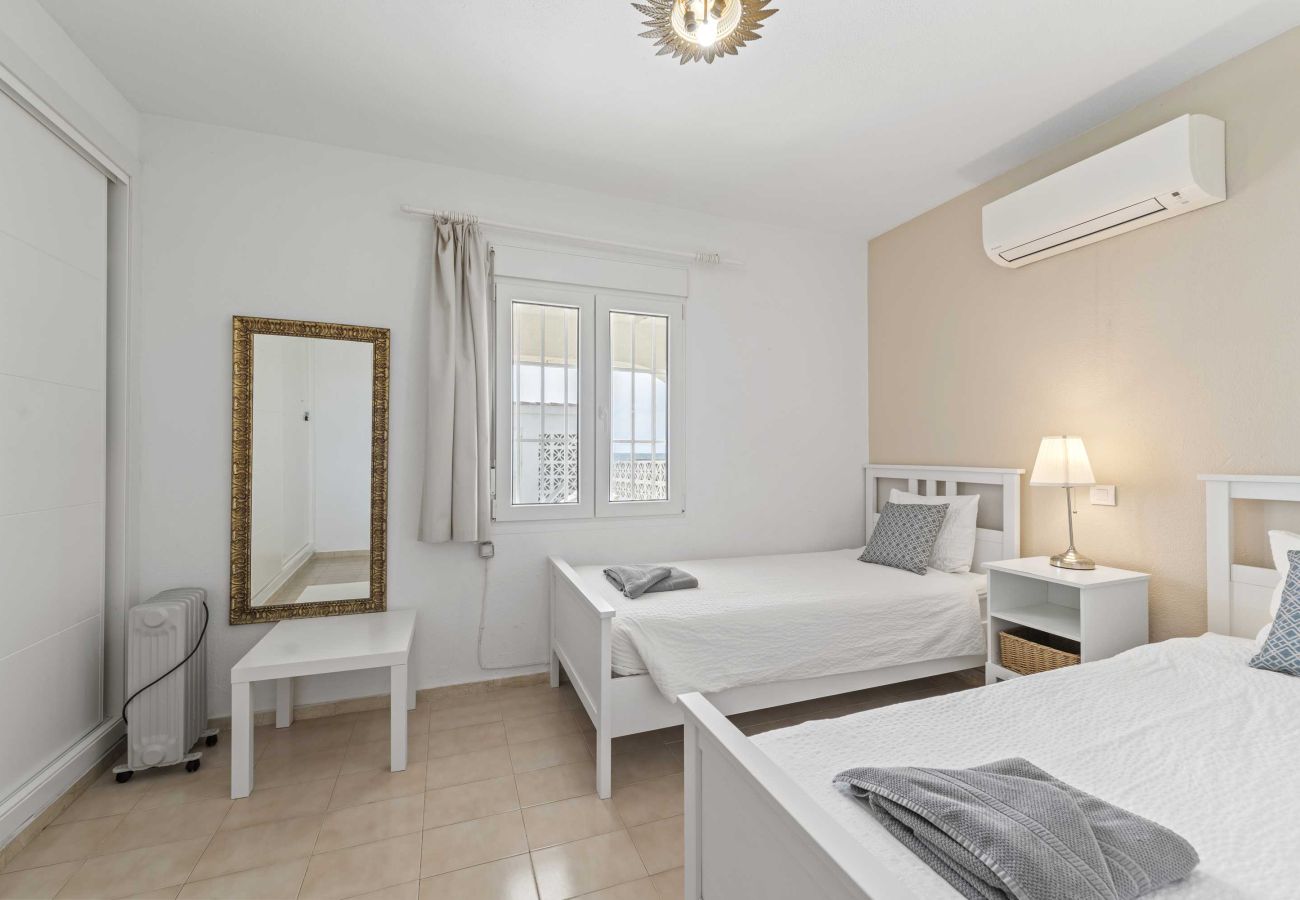 Villa en Marbella - 1100 Stunning Marbesa Beachfront Villa with Garden