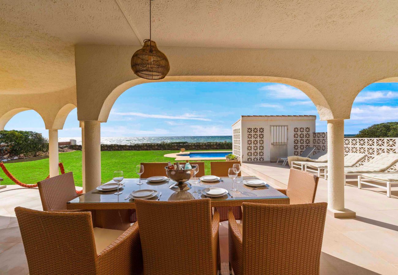 Villa en Marbella - 1100 Stunning Marbesa Beachfront Villa with Garden