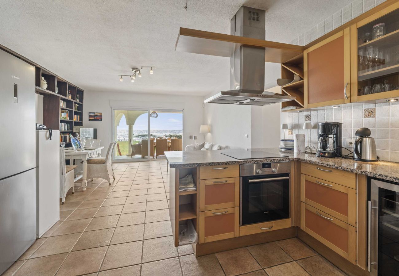 Villa en Marbella - 1100 Stunning Marbesa Beachfront Villa with Garden