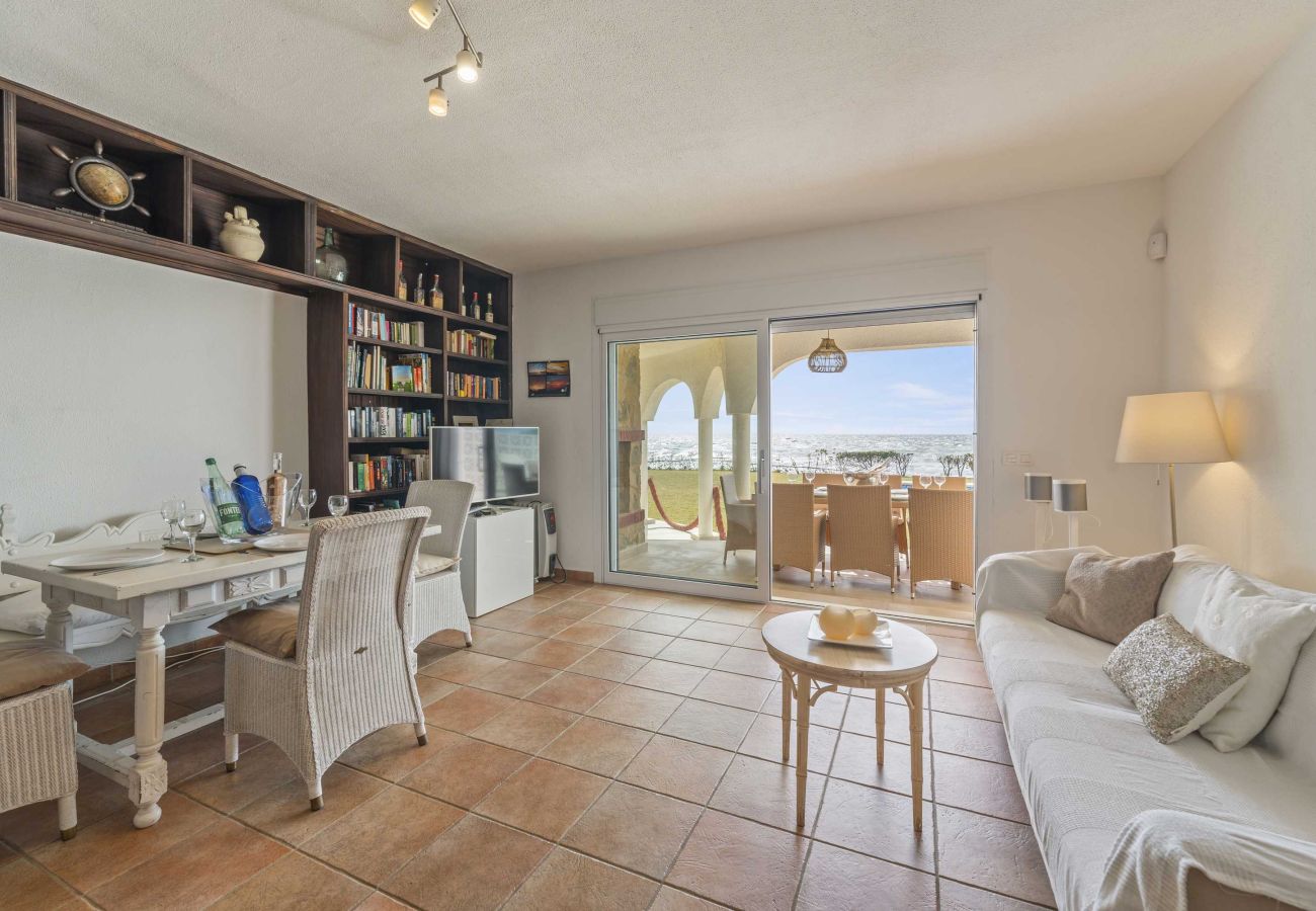 Villa en Marbella - 1100 Stunning Marbesa Beachfront Villa with Garden